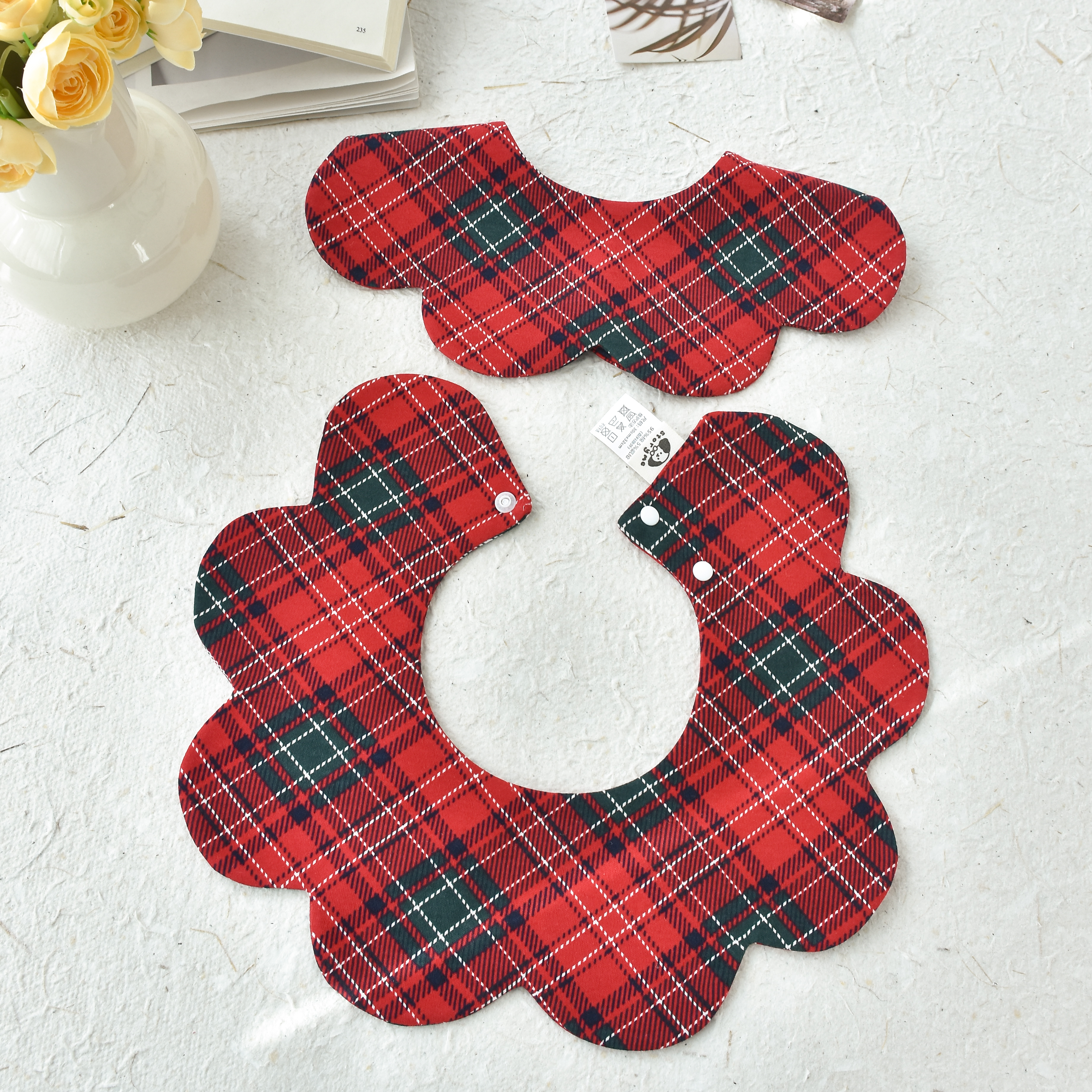 [y246]红底白线绿格口水巾围兜新生儿防吐奶柔软透气可爱ins风