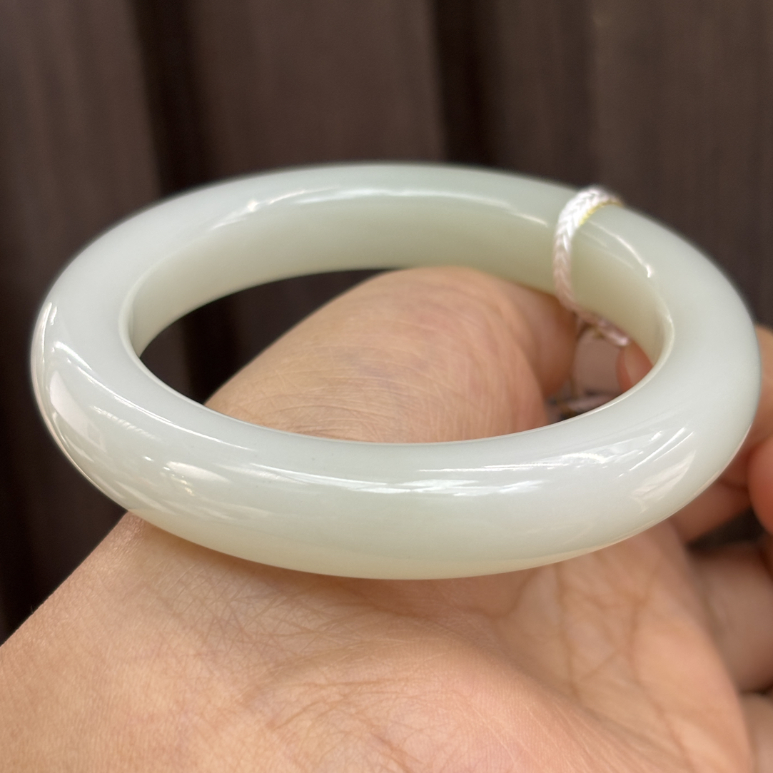 112737wt 和田玉俄料白玉手镯57圈口67.53g