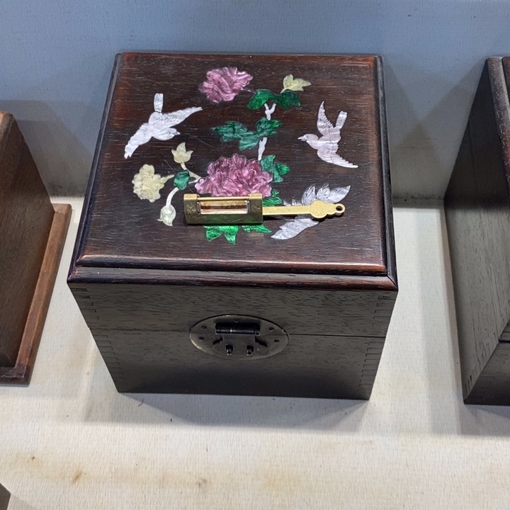 张***书木木木木18方16高翻盖盒带锁