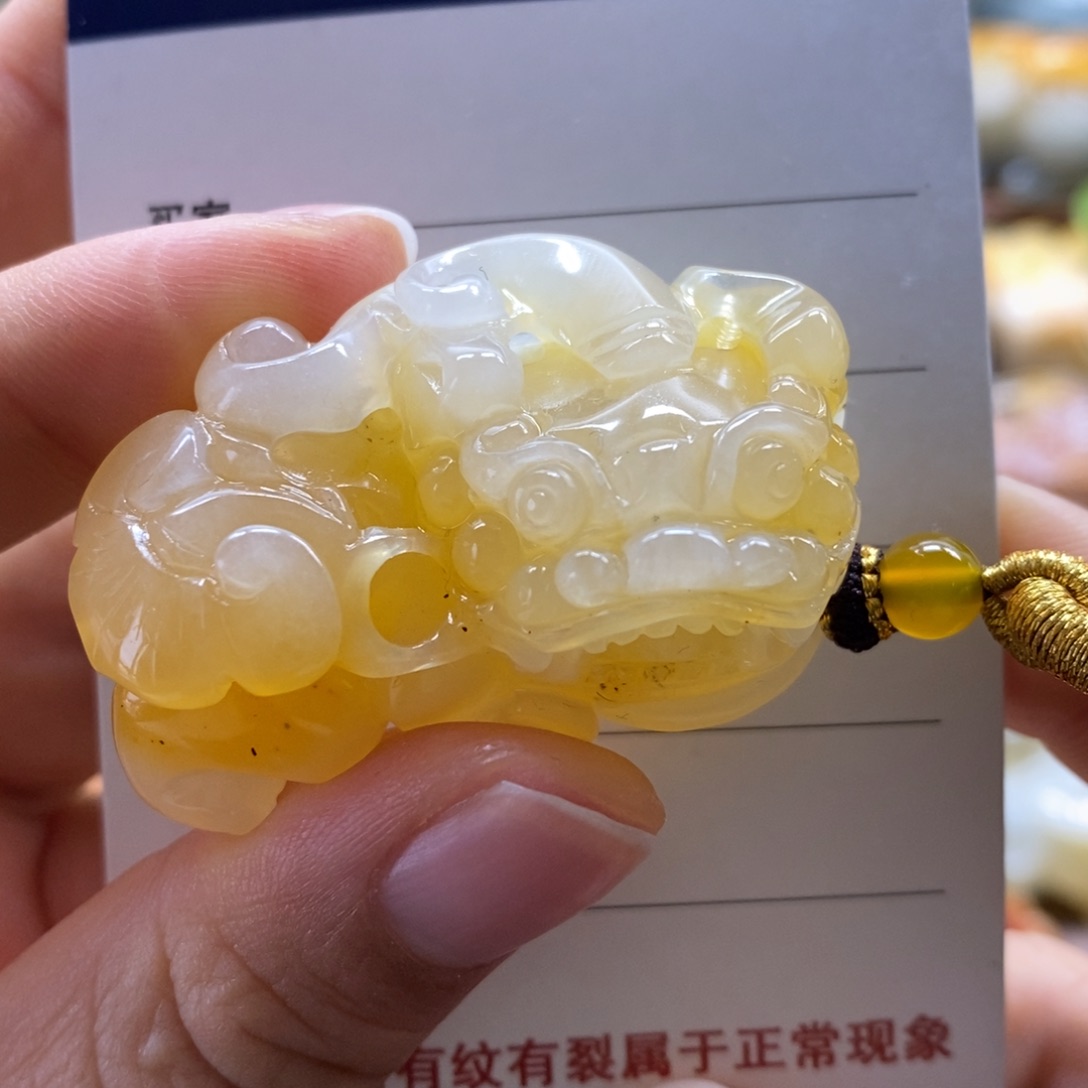 石英质玉（黄龙玉）颈饰未镶嵌