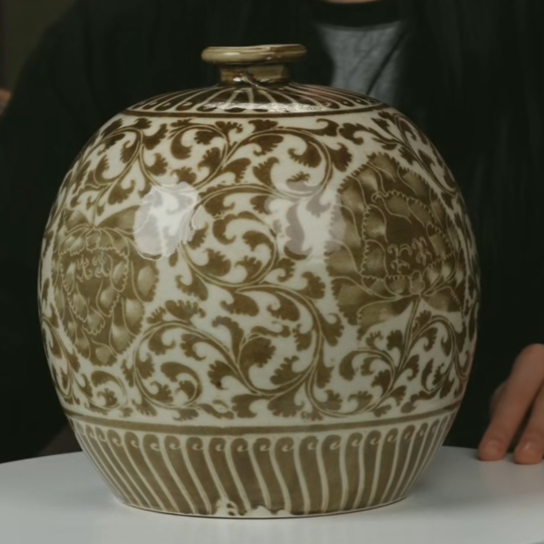 M定窑缠枝花卉纹嘟噜瓶