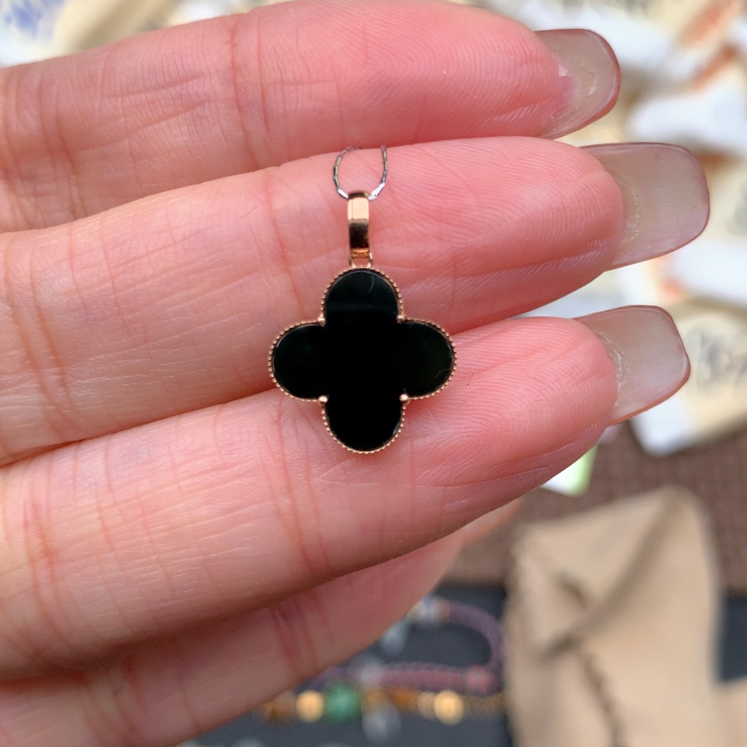 18K金镶嵌挂件翡翠