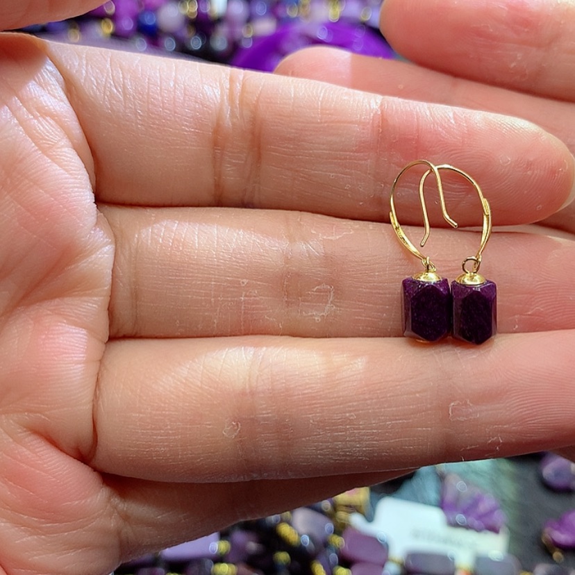 【闪购商品】18K金镶嵌苏纪石（舒俱来）耳钩