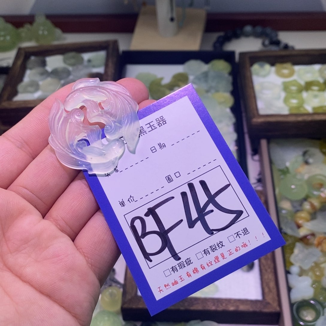 蛇纹石玉颈饰未镶嵌是****华