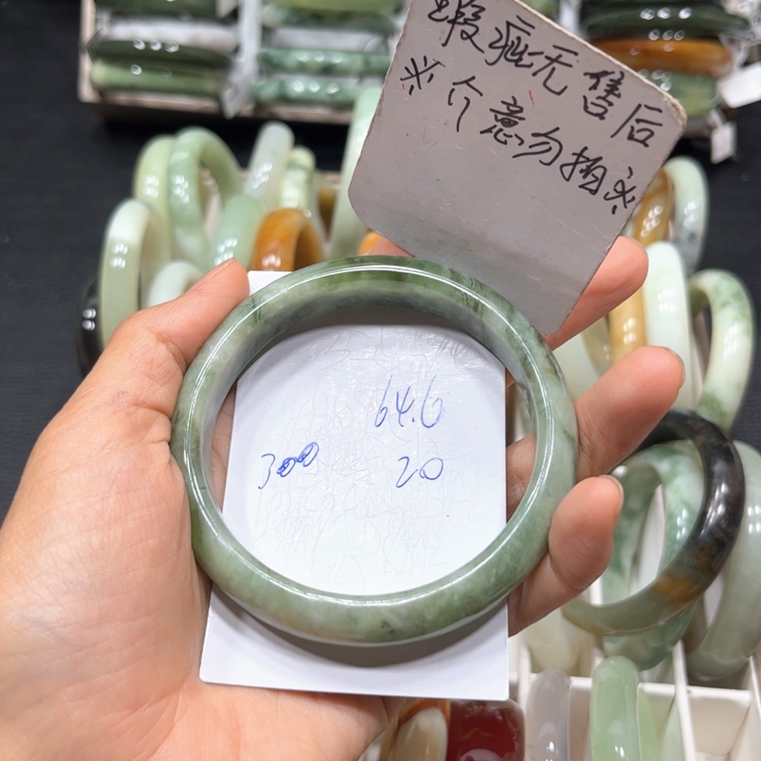 蛇纹石玉未镶嵌手镯