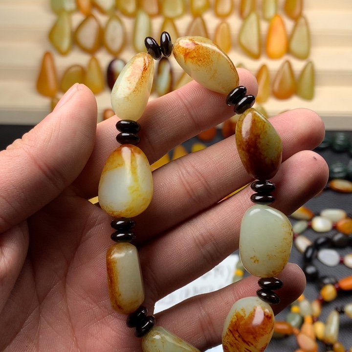 和田玉颈饰未镶嵌