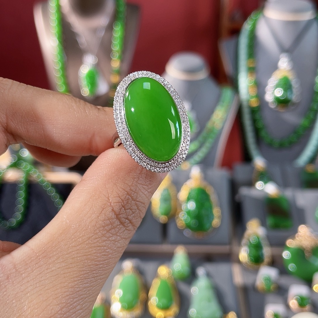 海***卿和田玉18K金镶嵌颈饰