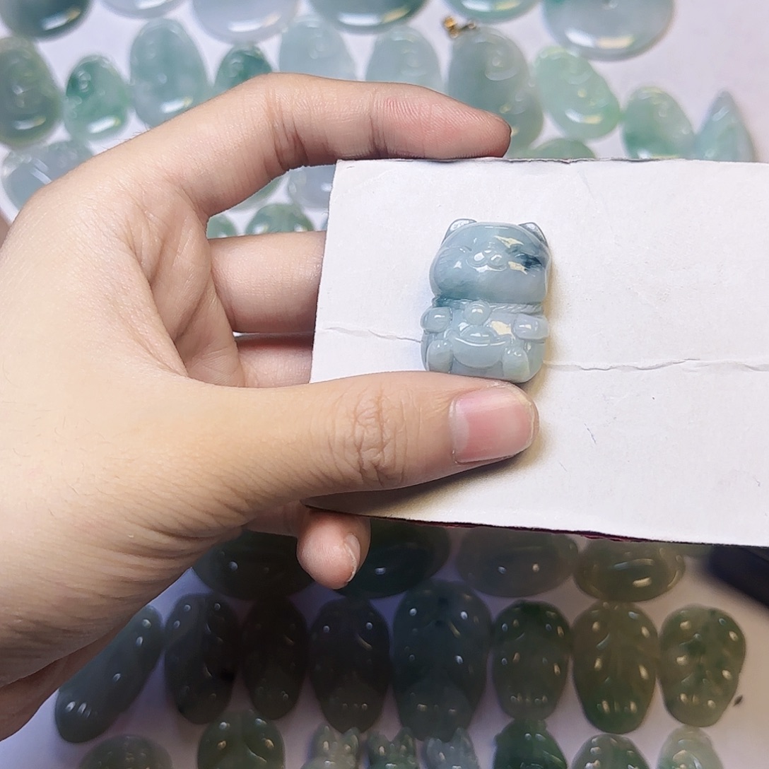 翡翠未镶嵌吊坠(赠链)翡翠