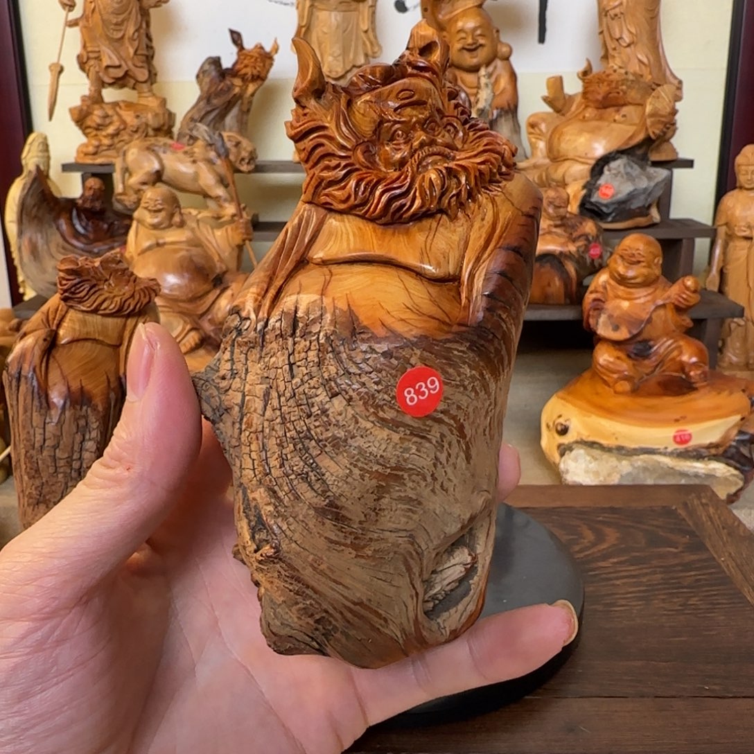 山***滩崖柏小木匠艺雕一物一拍