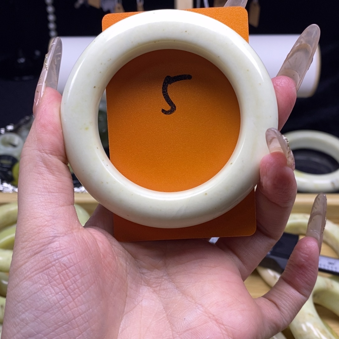 蛇纹石玉未镶嵌手镯52.3