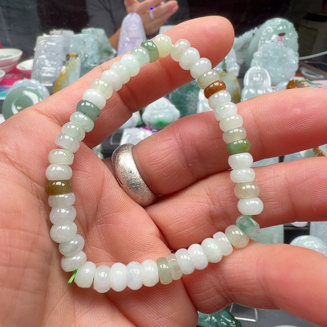 翡翠未镶嵌颈饰手串