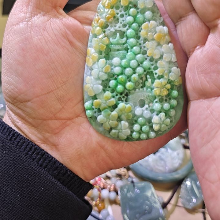 翡翠颈饰未镶嵌84252582566