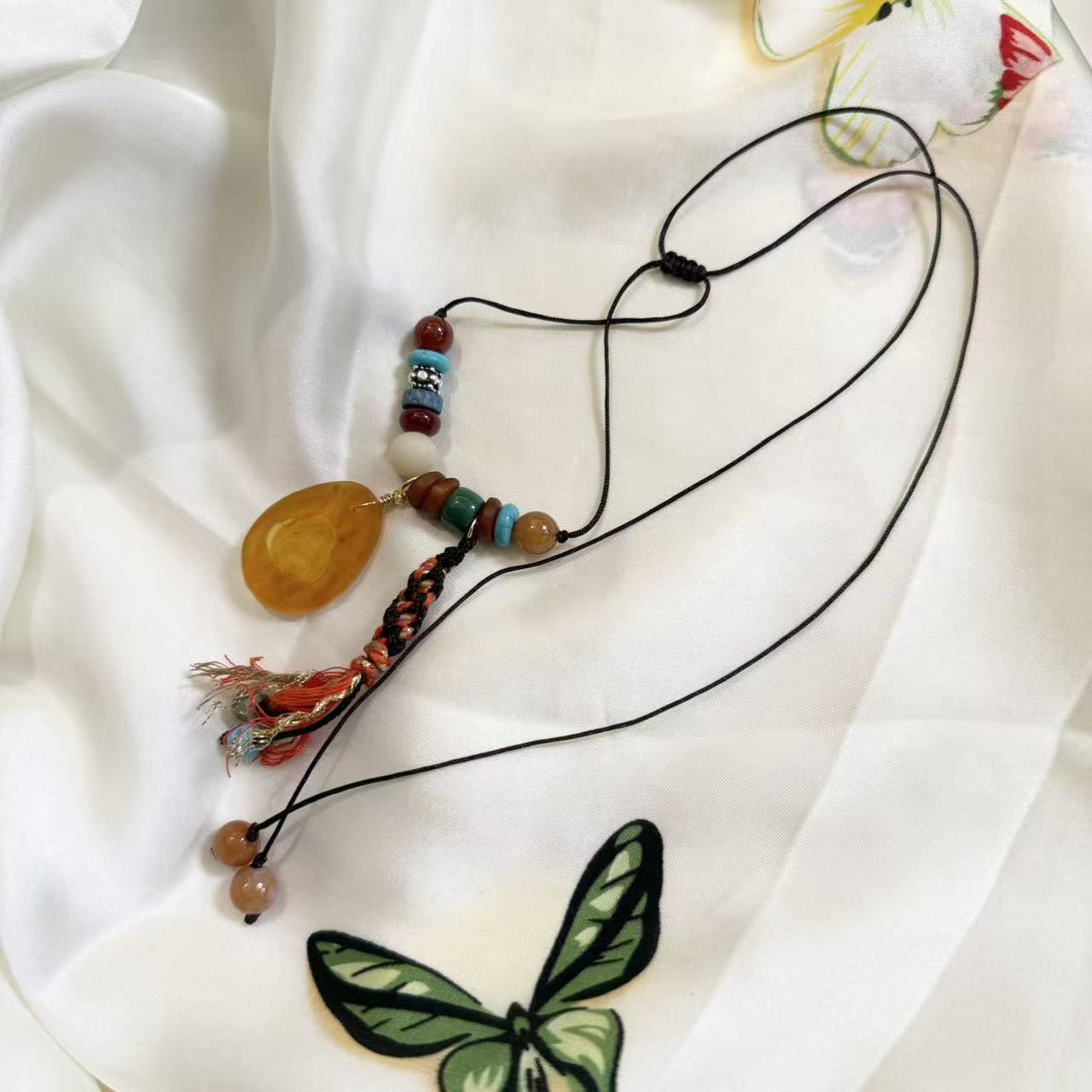 1.4克佛公蜜蜡吊坠绳编项链LZ4920-3