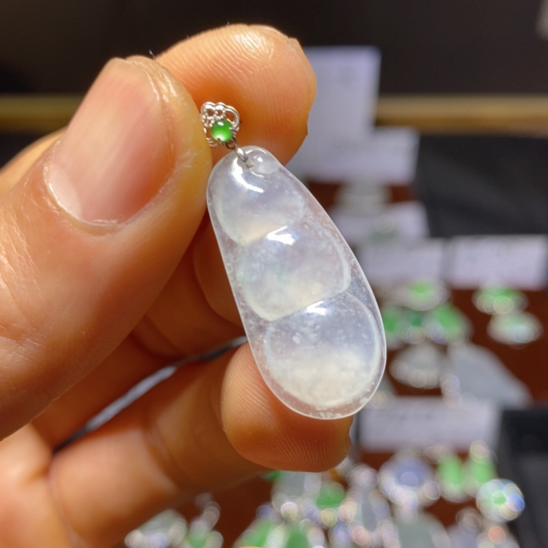 翡翠颈饰18K金镶嵌白豆子