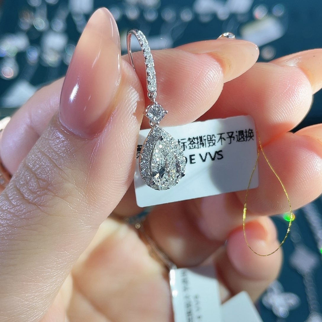 实验室培育钻石18K金镶嵌水滴围镶钻石耳勾