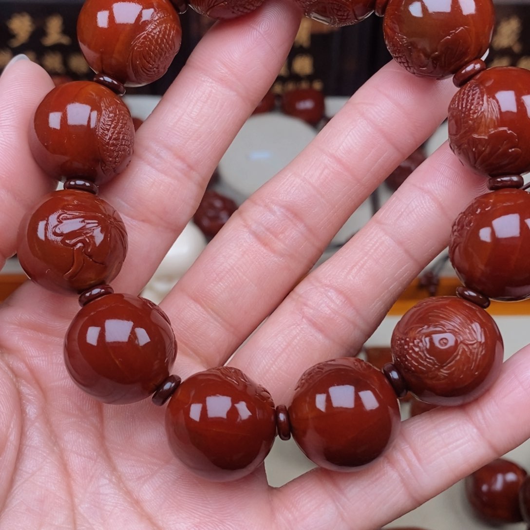 橄榄核手串连年有余