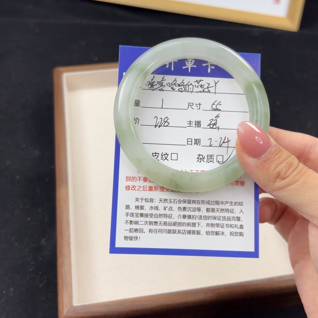 石英质玉手镯未镶嵌嘻****丫