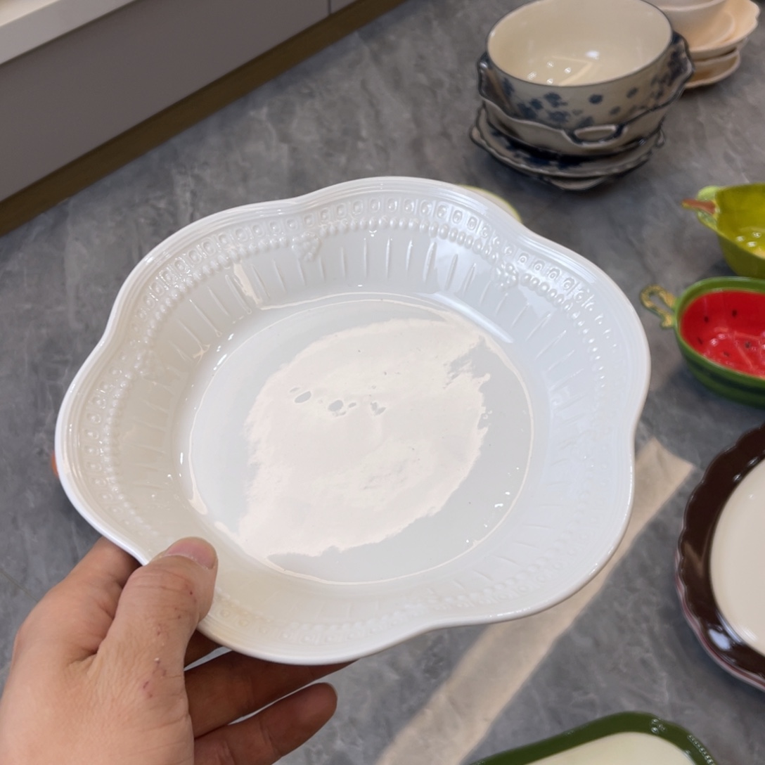 陶瓷微瑕餐具介意勿拍，满18飞！