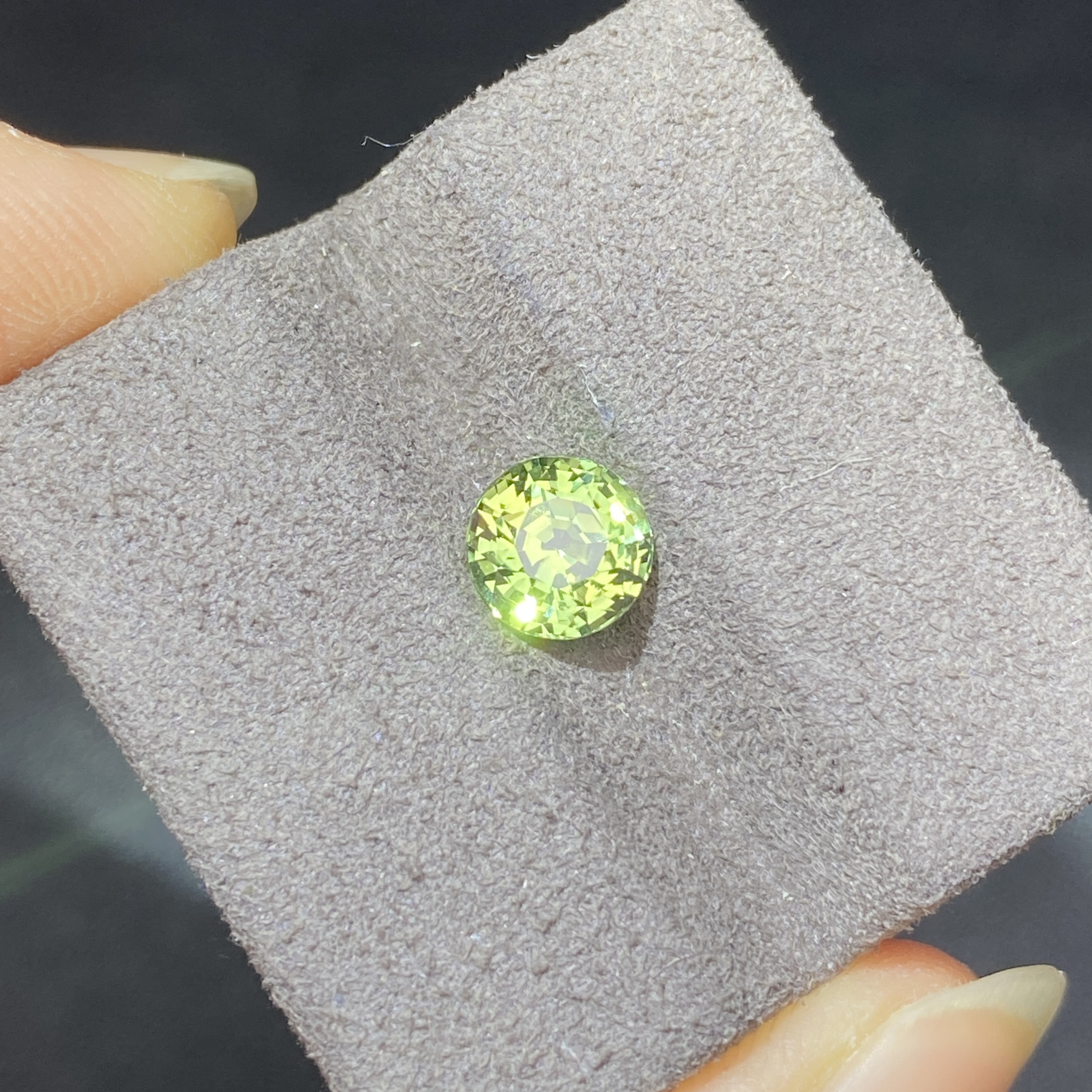 25L030 无烧绿色蓝宝石 1.56克拉