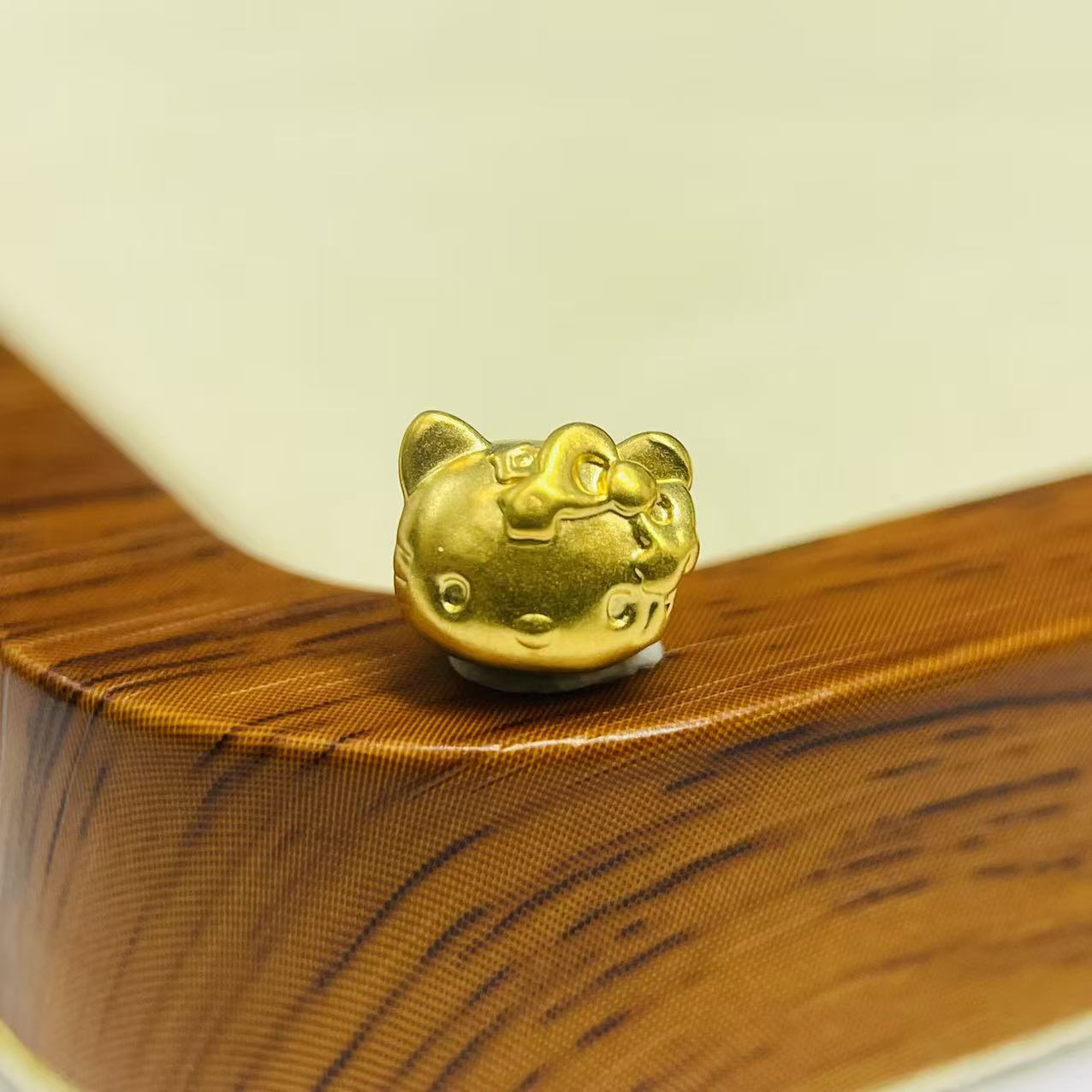 君潮黄金足金999--KT猫头通孔DP2748-0260