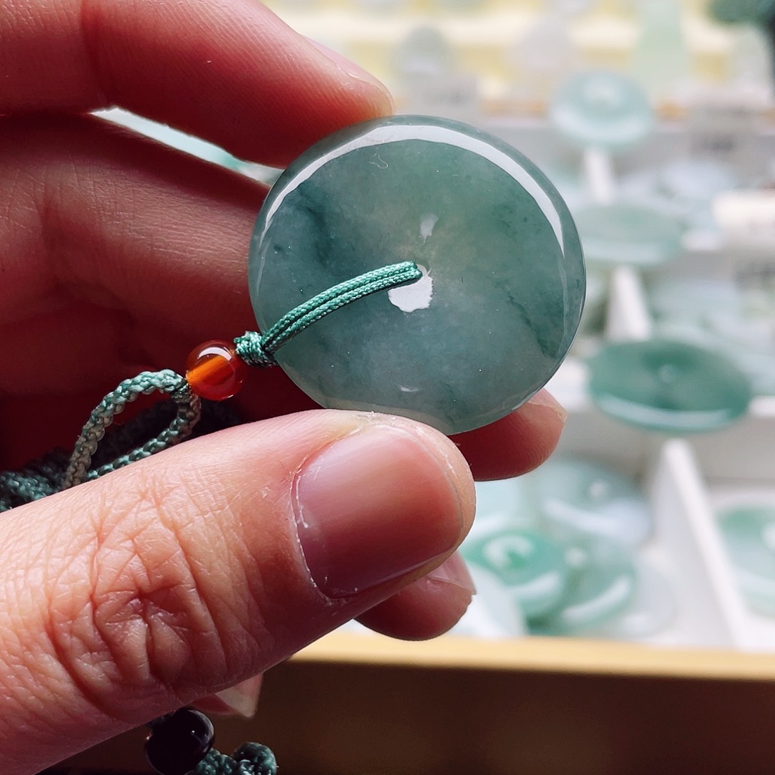 翡翠颈饰未镶嵌天然翡翠