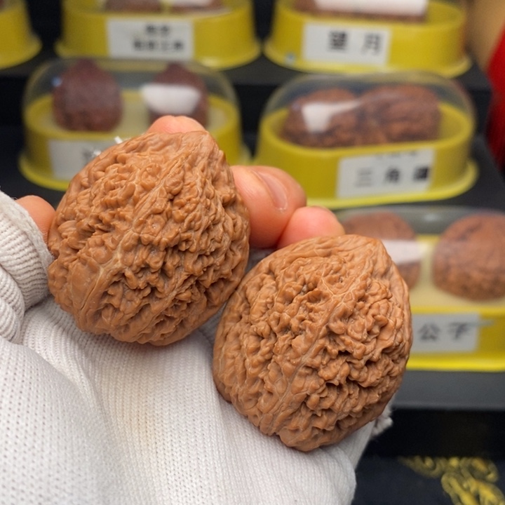 39大蒜头文玩核桃把件