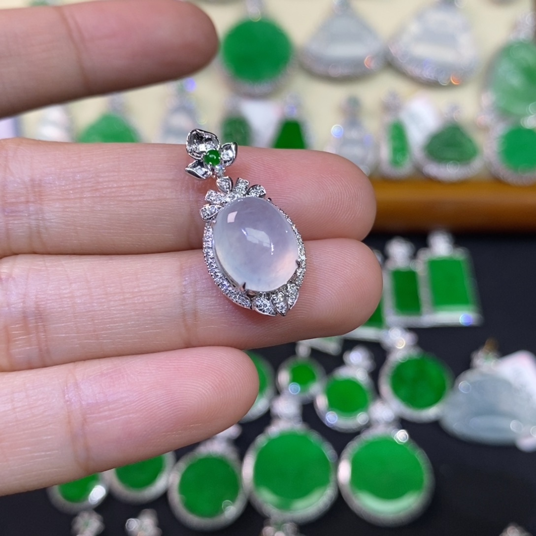 翡翠吊坠(不含链)18K金镶嵌