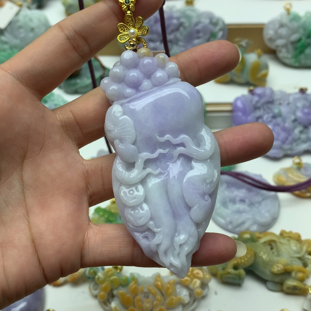 翡翠颈饰未镶嵌冰*翡翠