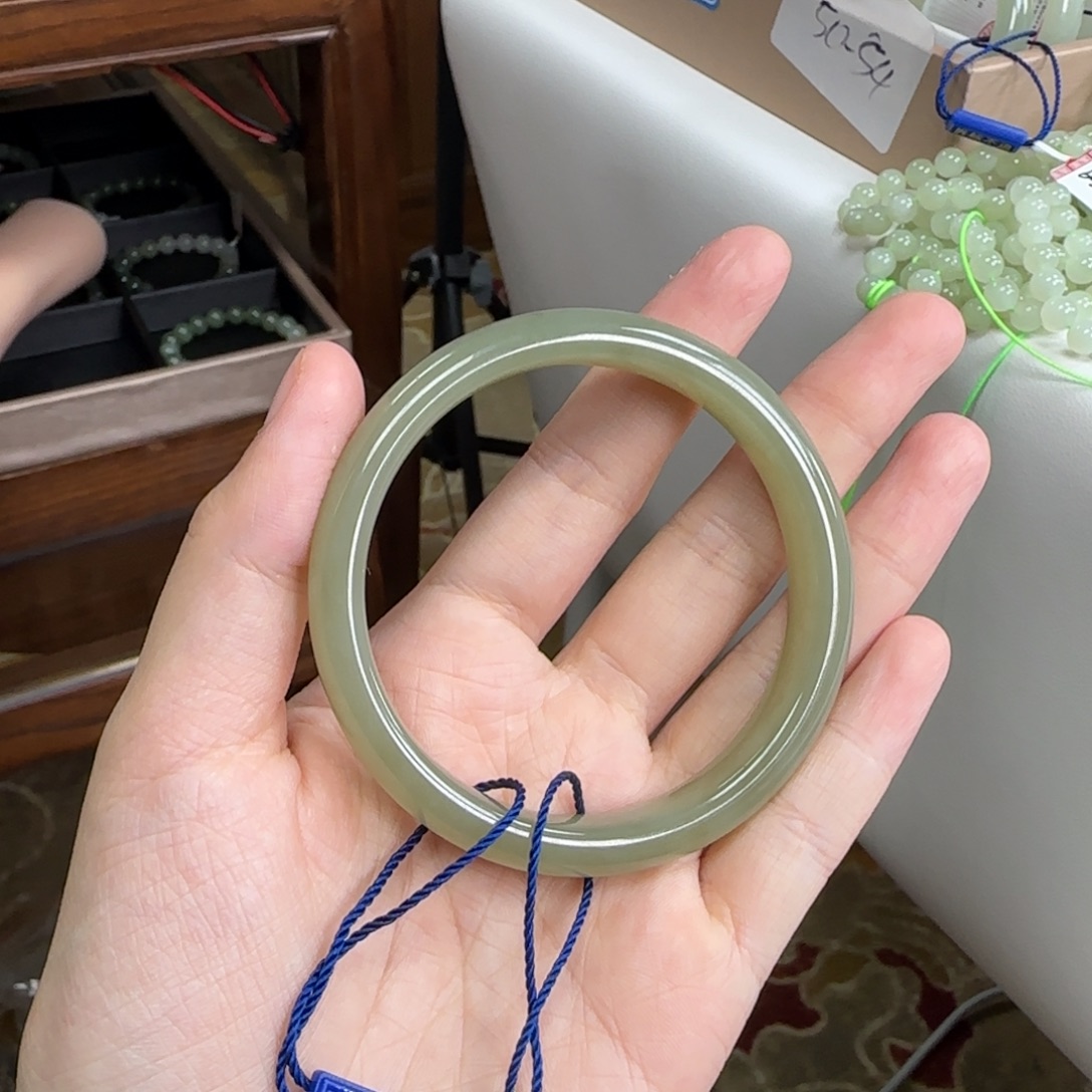 和田玉未镶嵌手镯57