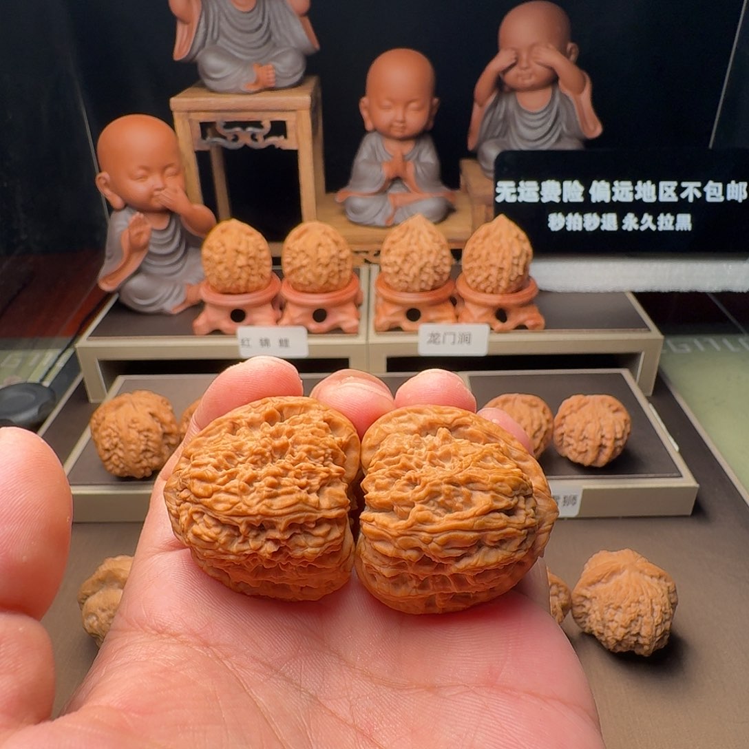 符***希吊坠文玩核桃三角疆39全品白茬