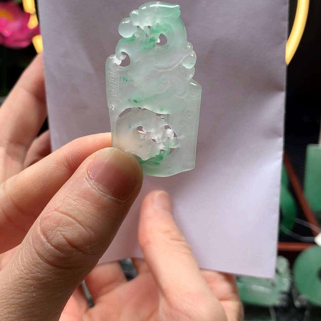 石英质玉吊坠未镶嵌一****晶