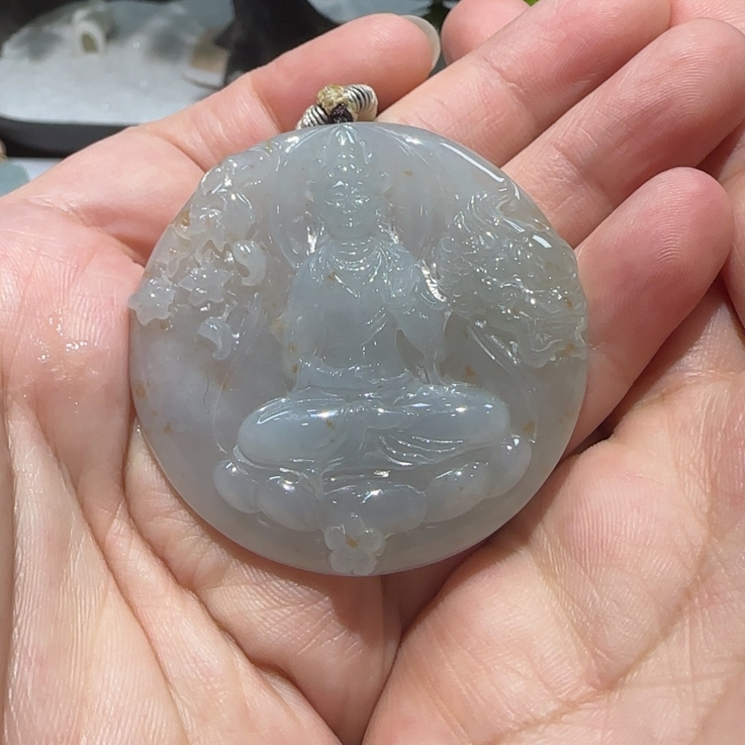 翡翠未镶嵌颈饰。。