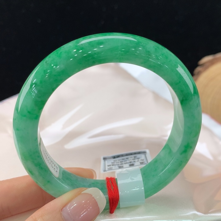 翡翠手镯未镶嵌微瑕0702