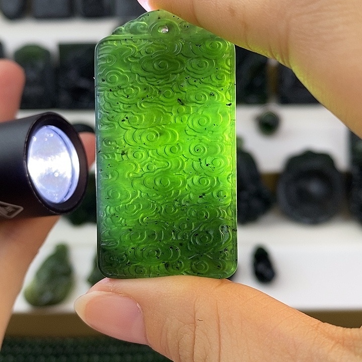 蛇纹石玉未镶嵌祥云无事牌