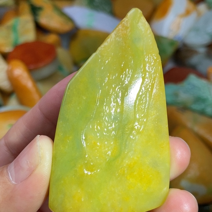 翡翠未镶嵌颈饰缅甸