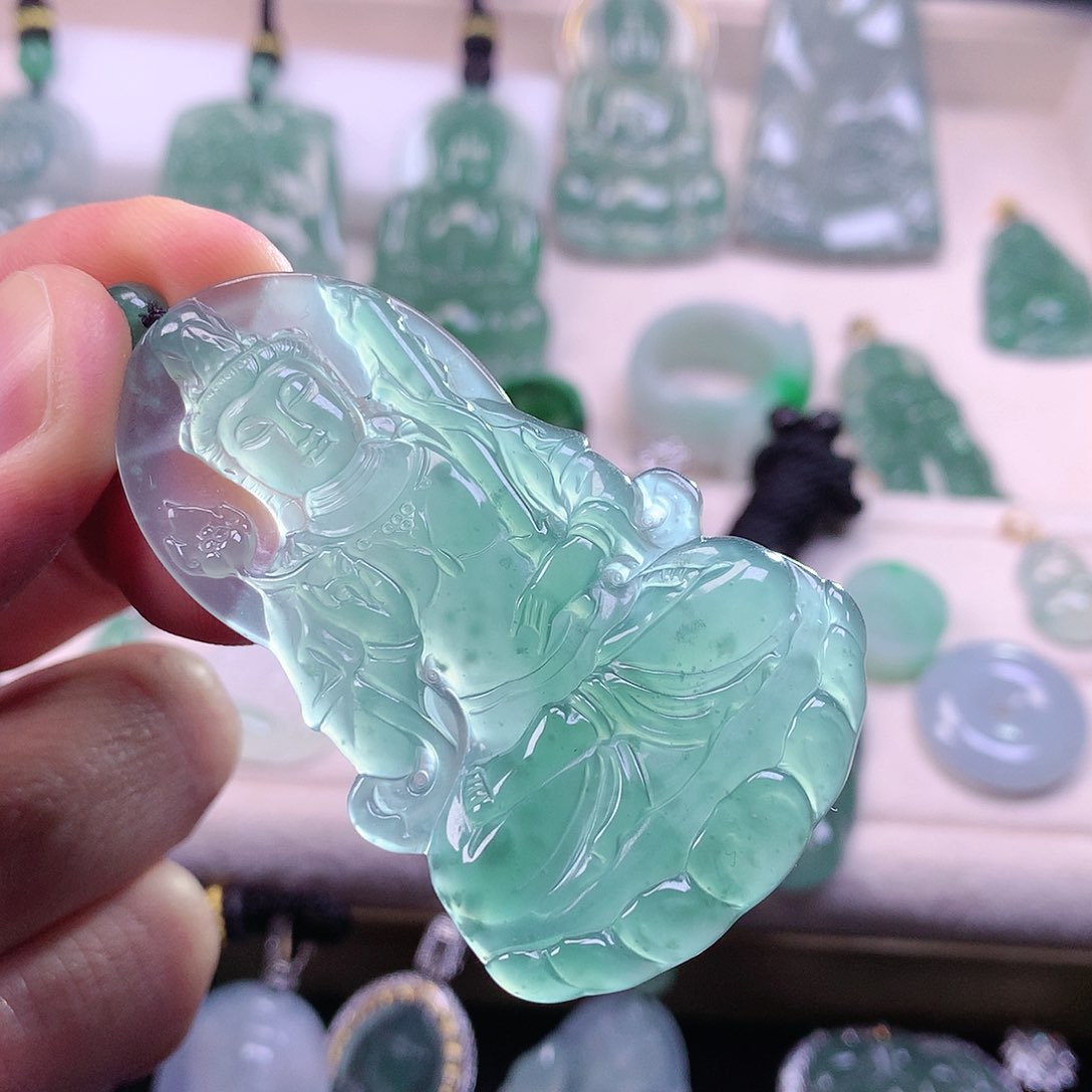 翡翠颈饰未镶嵌翡翠