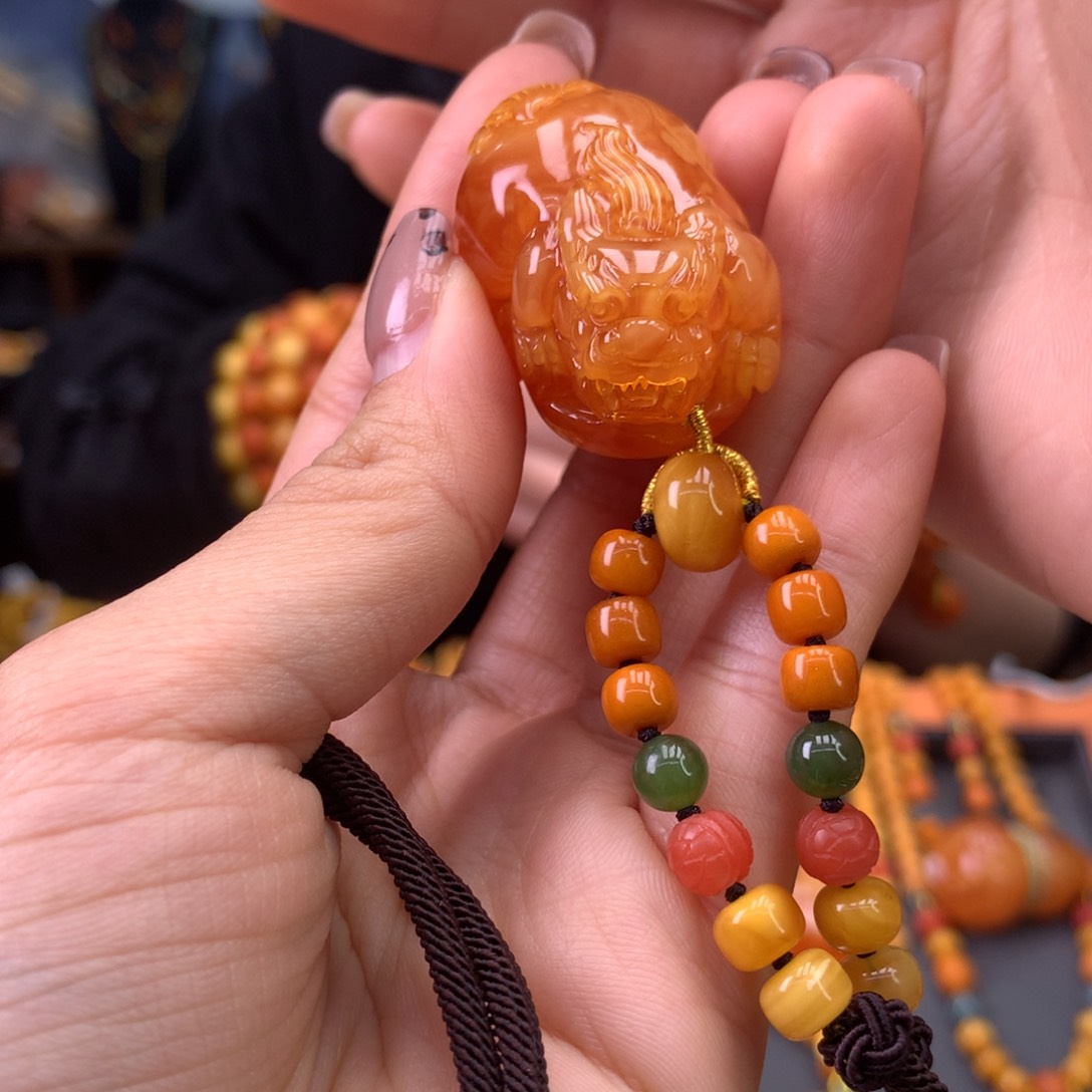 蜜蜡颈饰未镶嵌貔貅