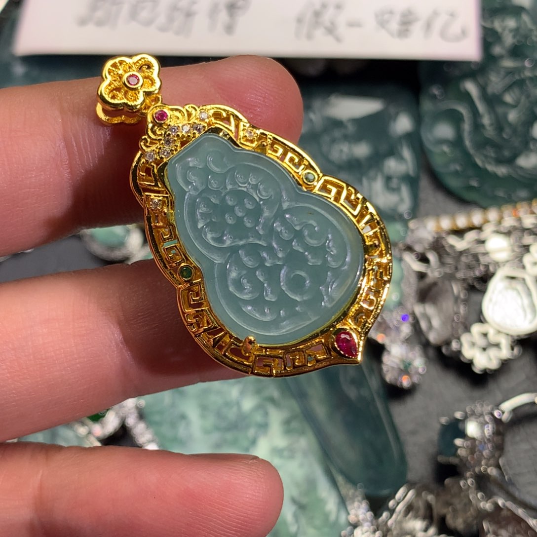 翡翠颈饰未镶嵌仿古葫芦