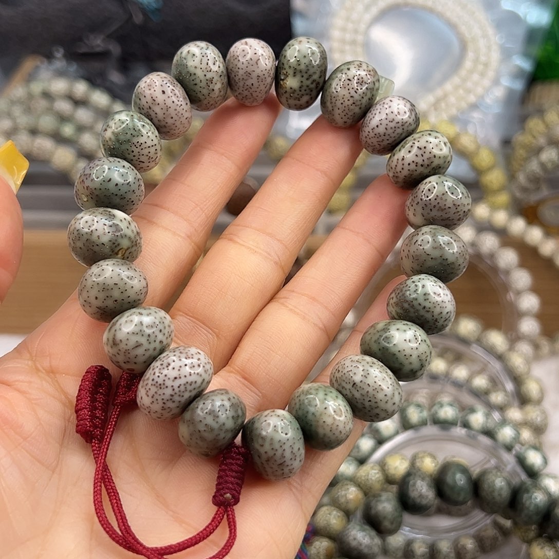 橙***。星月菩提吊坠16左右石玉随形