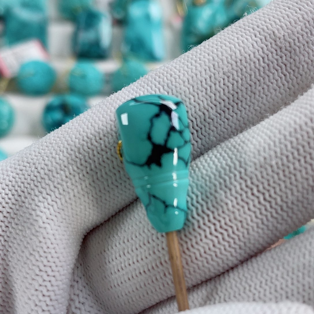 绿松石颈饰未镶嵌