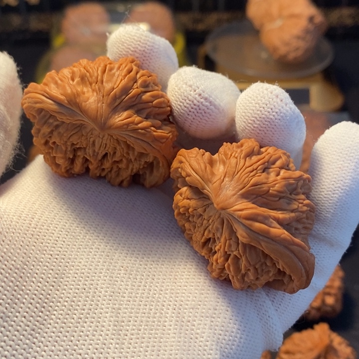 文玩核桃吊坠43.5虎头蛇头