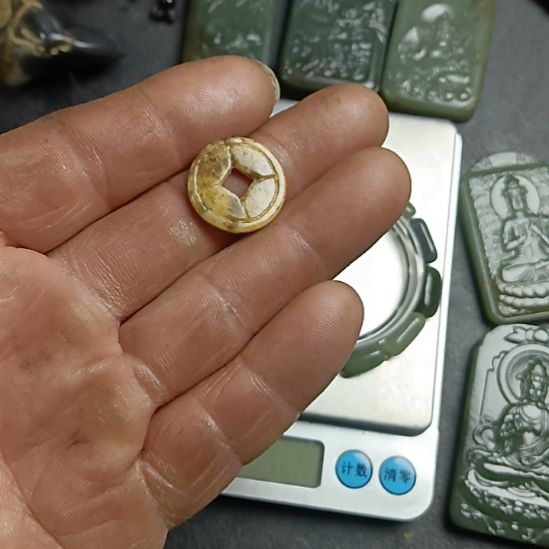 和田玉未镶嵌颈饰