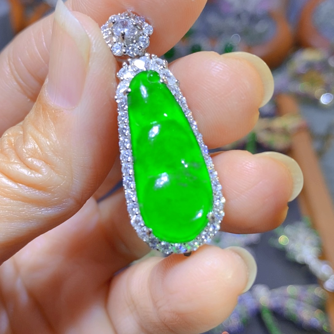 翡翠颈饰银S925镶嵌天然翡翠