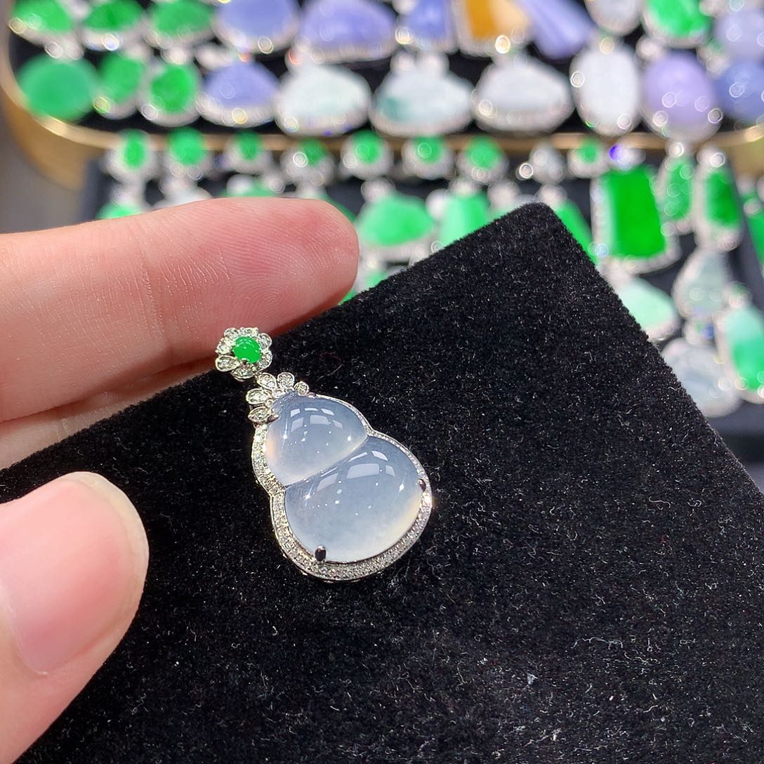 翡翠18K金镶嵌颈饰