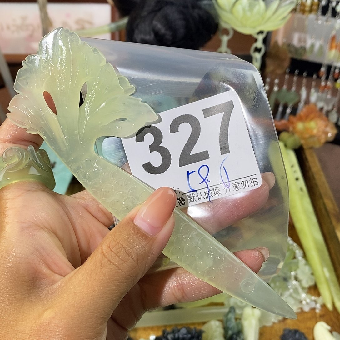 猪***儿未镶嵌蛇纹石玉发饰