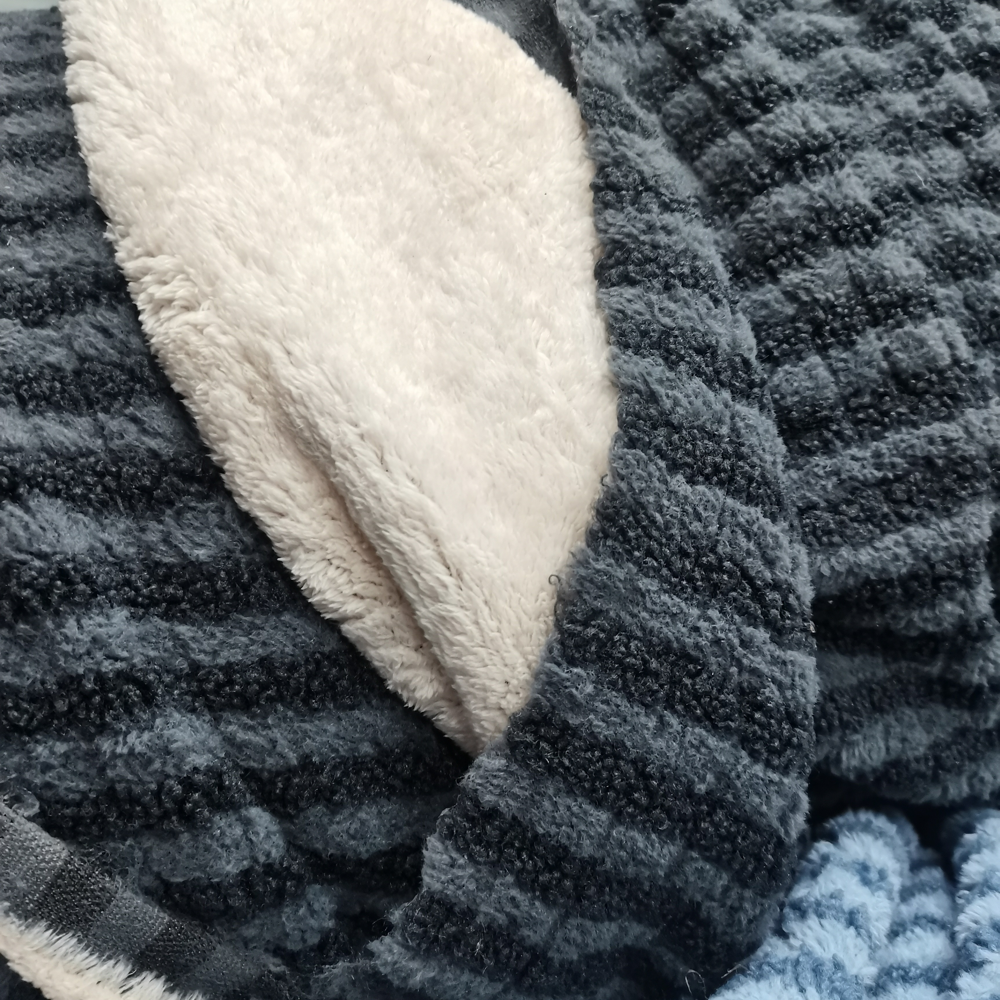 1.9米宽黑灰色泰迪绒复合北极绒布料