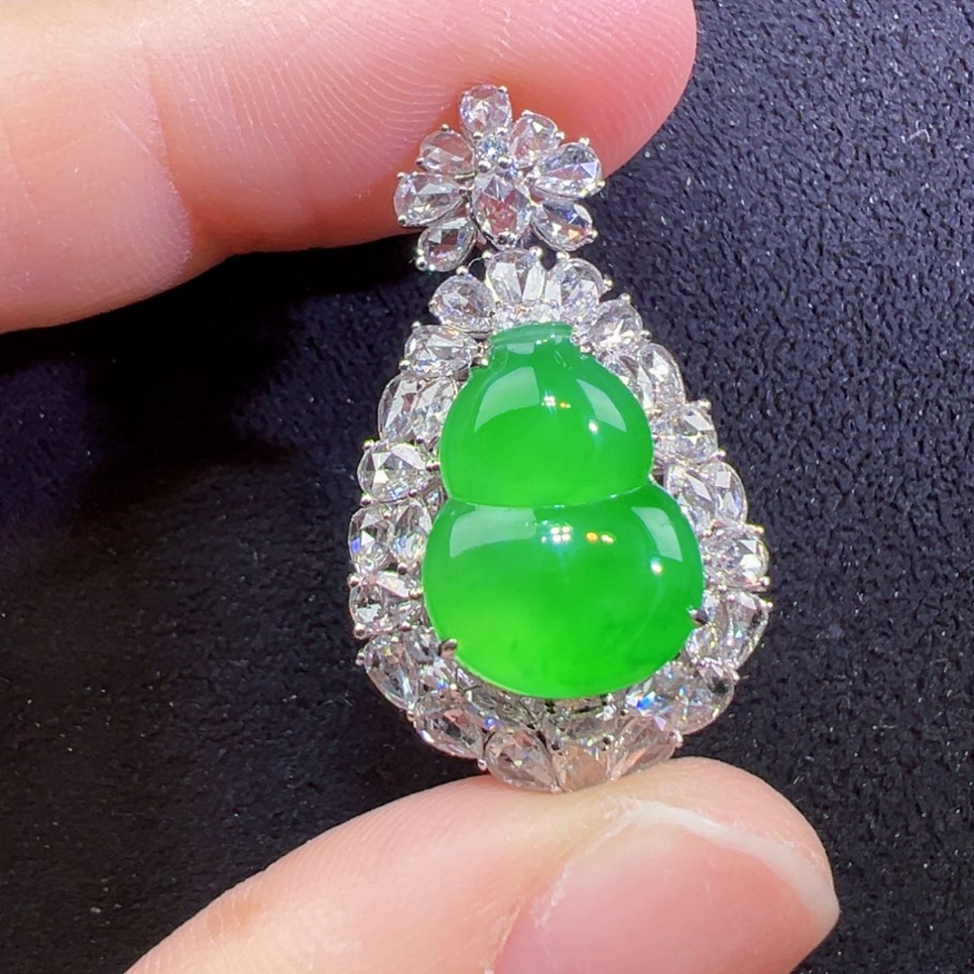 颈饰18K金镶嵌翡翠吊坠