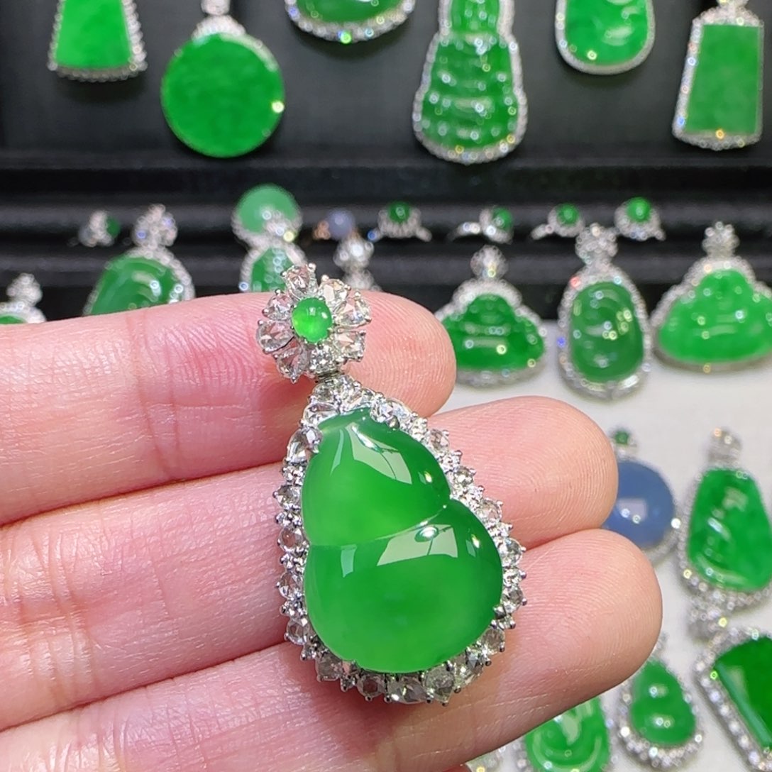 翡翠18K金镶嵌颈饰