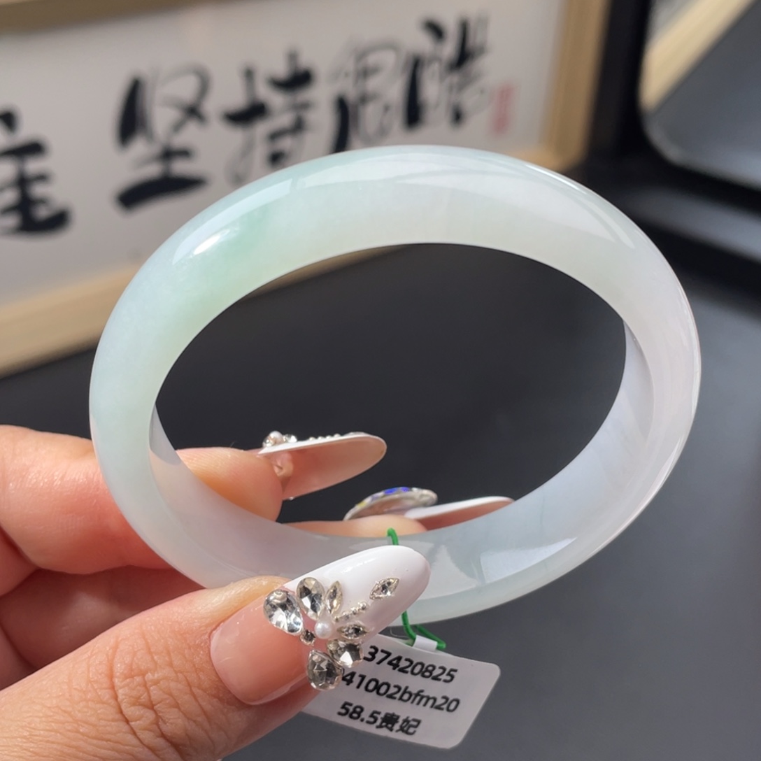 翡翠未镶嵌手镯【小万强推】冰胶晴绿贵妃手镯
