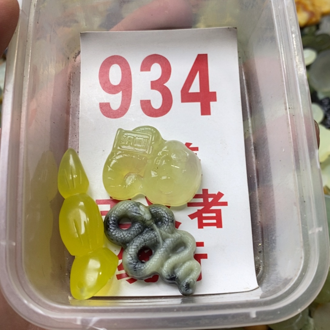 蛇纹石玉挂坠未镶嵌